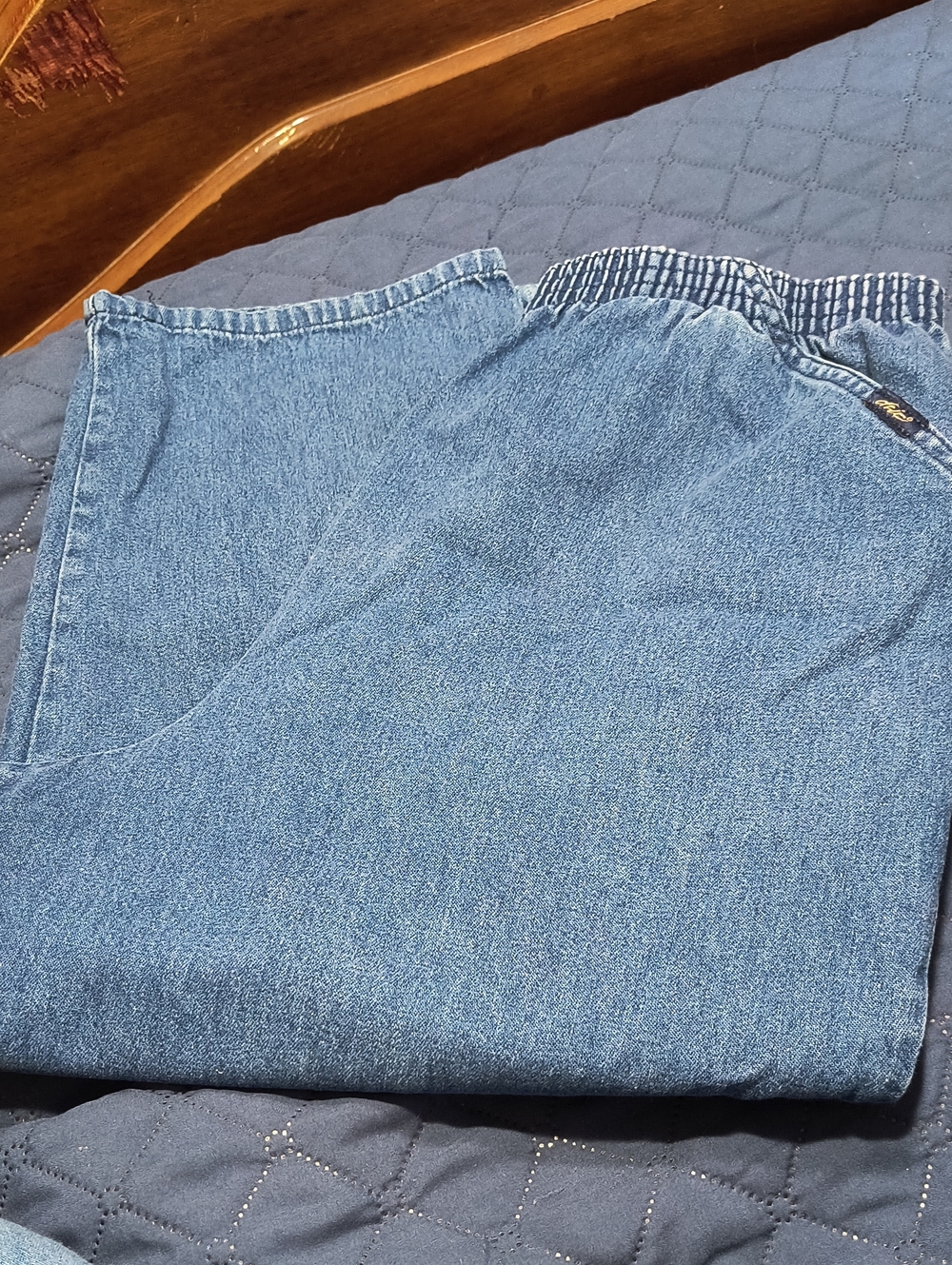 Chic Denim Capris In Great Shape